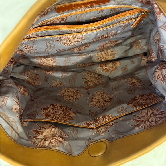 HOBO Crossbody Bag Camel Tan Soft Leather Foldover Clutch Adjustable Strap - Picture 7 of 14